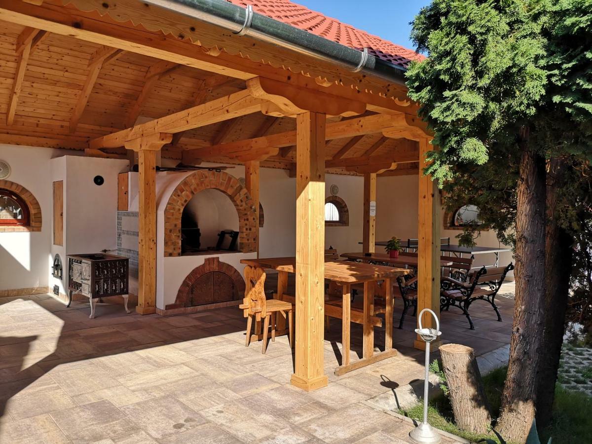 Julia Panzio Bed & Breakfast Hajduszoboszlo Exterior photo