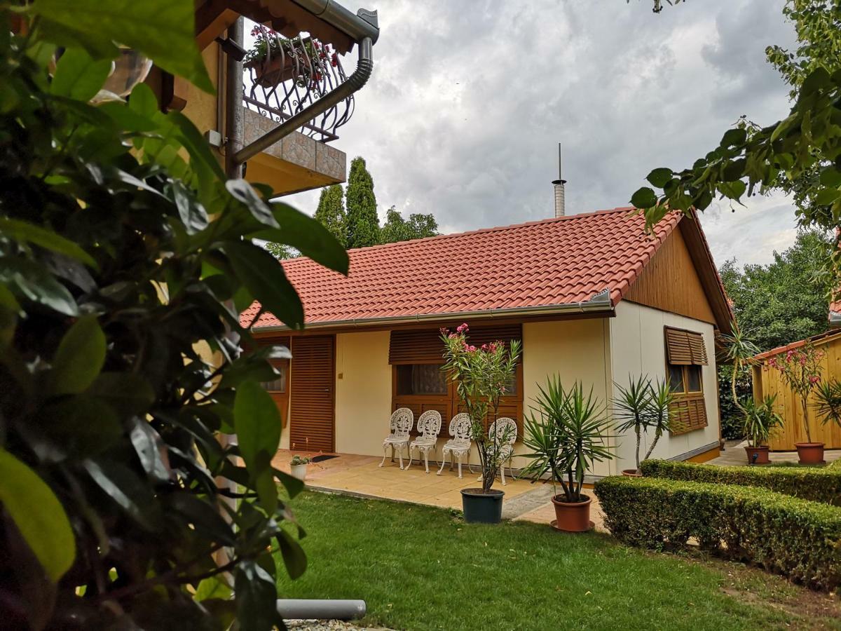 Julia Panzio Bed & Breakfast Hajduszoboszlo Exterior photo