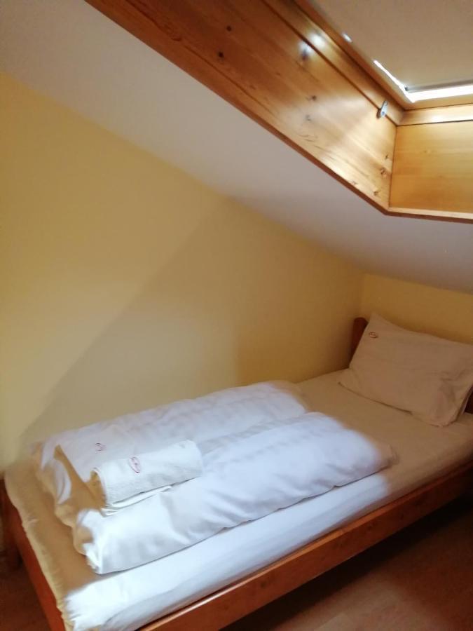 Julia Panzio Bed & Breakfast Hajduszoboszlo Exterior photo
